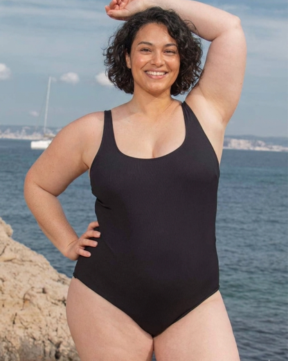 Ariel : Le Parfait Maillot Menstruel Ado et Femme pour un été sans compromis